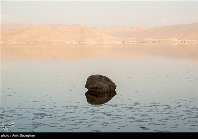 با توجه به بارندگی های اخیر در اقلیم این استان بخشی از آن از وضعیت خشک خارج و آبگیری شد.