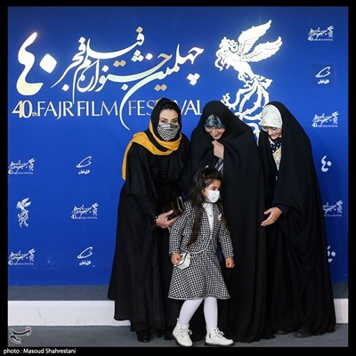 همسر و دختر شهید داریوش رضایی نژاد و مریلا زارعی بازیگر فیلم هناس در ششمین روز از چهلمین جشنواره فیلم فجر