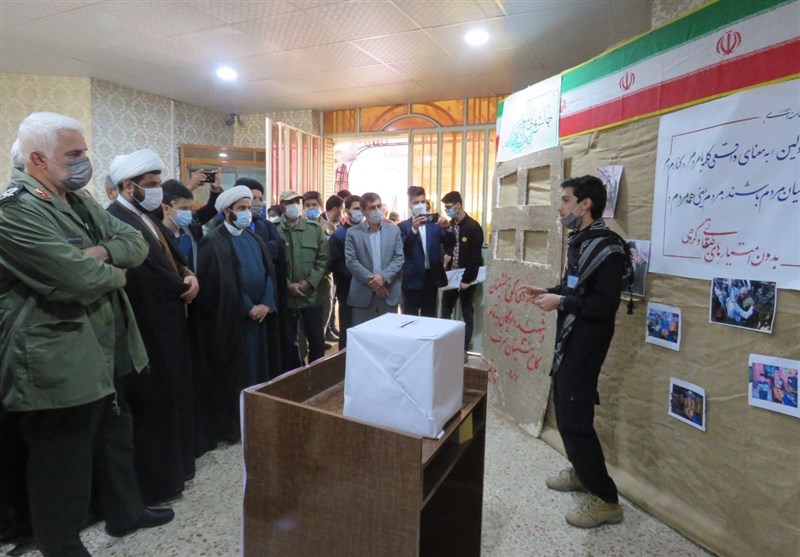 نمایشگاه مدرسه انقلاب اتحادیه انجمن‌های اسلامی دانش آموزان افتتاح شد