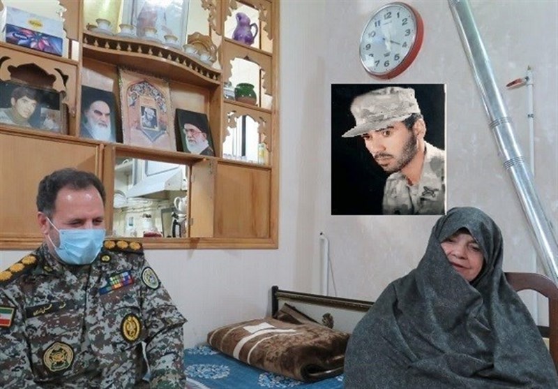 فرمانده ارشد نظامی ارتش در قم با خانواده شهید برقعی دیدار کرد