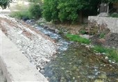 گزارش تسنیم از تخلیه نخاله ساختمانی در رودخانه‌های قزوین / گلوگاه آب‌رسانی به باغستان بسته شد
