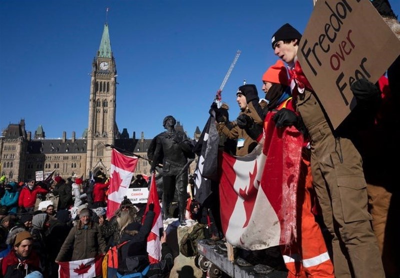 Ottawa Protesters Defy Canadian Police Threat with Fuel Cans (+Video)