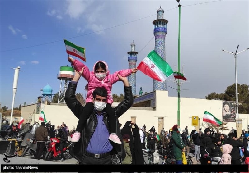 جلوه شور و شعور انقلابی مردم شهرستان‌های استان تهران در راهپیمایی 22 بهمن + فیلم