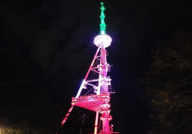 برج تلویزیونی پایتخت گرجستان به رنگ پرچم ایران در آمد