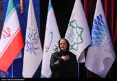 طناز طباطبایی برنده سیمرغ بلورین بهترین بازیگر نقش اصلی زن برای فیلم بی‌رویا 