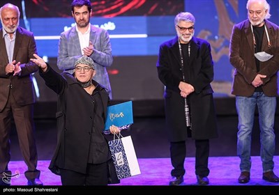 نادر سلیمانی برنده سیمرغ مکمل مرد در مراسم اختتامیه چهلمین جشنواره فیلم فجر