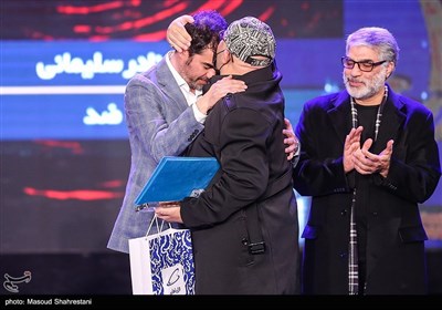 نادر سلیمانی برنده سیمرغ مکمل مرد در مراسم اختتامیه چهلمین جشنواره فیلم فجر