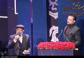 علی‌اکبر اصانلو برنده دیپلم افتخار مکمل مرد در مراسم اختتامیه چهلمین جشنواره فیلم فجر