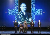 تقدیر و آیین بزرگداشت از احمدرضا معتمدی در مراسم اختتامیه چهلمین جشنواره فیلم فجر