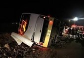 واژگونی اتوبوس در محور ایرانشهر ـ بم / 21 مسافر مصدوم شدند/ وضعیت 8 نفر وخیم است