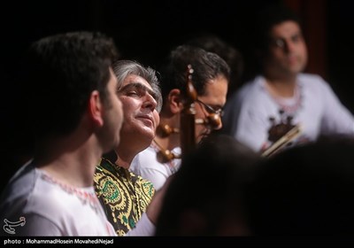 اجرای گروه نوای سیمره به خوانندگی و آهنگسازی مهران غضنفری در چهارمین شب جشنواره موسیقی فجر