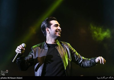  اجرای کنسرت موسیقی پاپ فرزاد فرخ در سالن میلاد نمایشگاه بین‌المللی تهران 