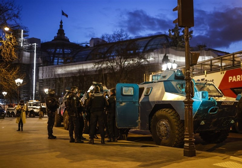 Paris Police Deploy Armored Vehicles amid Fears of Ottawa Inspired Protests (+Video)