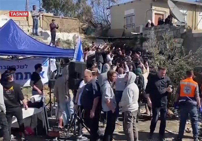 Israeli Settlers Terrorize Palestinian Families in Sheikh Jarrah (+Video)