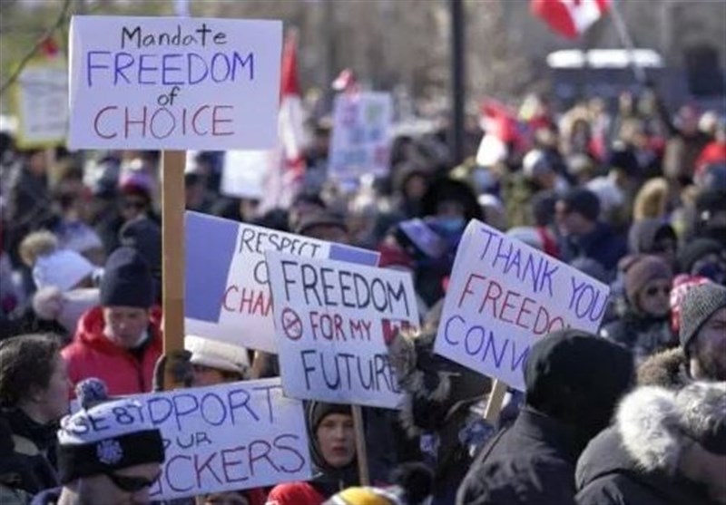 &apos;Freedom Convoy&apos; Protests Continue in Ottawa As Police Threaten Arrests (+Video)