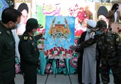 رونمایی از تابلو طرح انتزاعی شهدای فارس؛ همایش دیدار با پدران آسمانی در شیراز برگزار شد