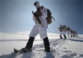 تمرین رزم در برف نیروهای ویژه نزسا برگزار شد