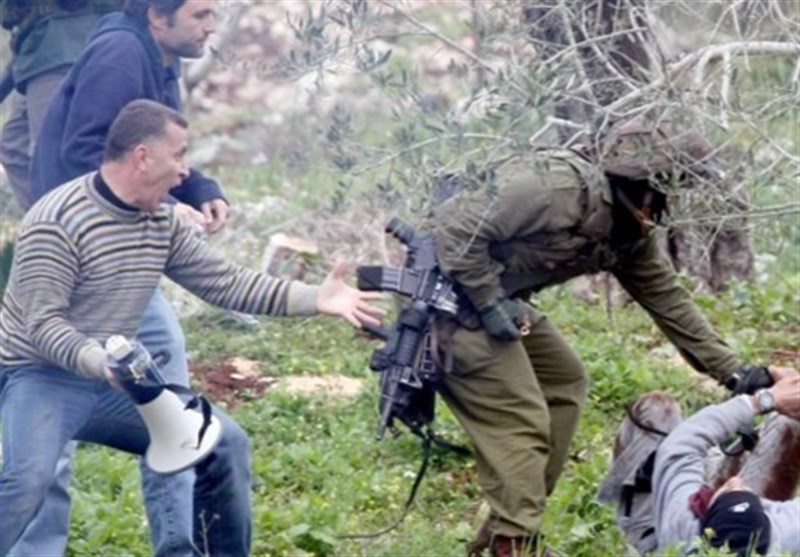 اقدام وحشیانه نظامیان صهیونیست علیه یک فلسطینی