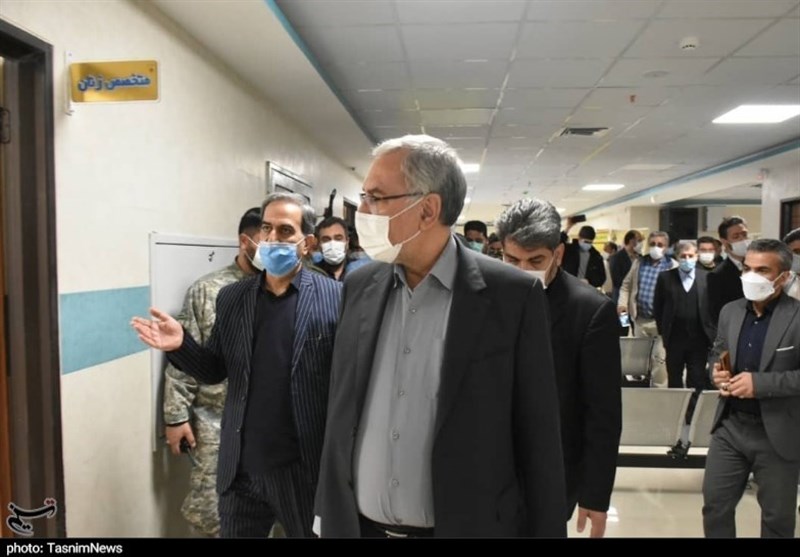 وزیر بهداشت در اصفهان: 20 درصد مبتلایان امیکرون کودکان هستند / پوشش 90 درصدی واکسیناسیون 12 تا 18 ساله‌ها در دنیا بی‌نظیر است