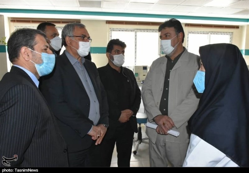 وزیر بهداشت در جمع مردم &quot;لنجان&quot;: خودکفایی ایران در تمام رشته‌های علوم پزشکی/ دیگر کسی برای درمان به خارج از کشور سفر نمی‌کند