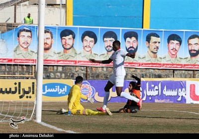  لیگ برتر فوتبال| پاس گل شهر خودرو به قلعه‌نویی با توقف فولاد 