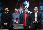 حسین دارابی کارگردان و محمدرضا شفاه تهیه کننده فیلم هناس برگزیده سوم یازدهمین جایزه سینمایی ققنوس 