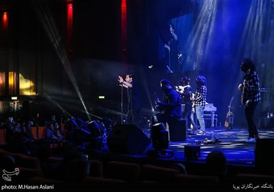 رضابهرام خواننده پاپ در شب پایانی سی و هفتمین جشنواره موسیقی فجر،سالن میلاد نمایشگاه بین‌المللی تهران