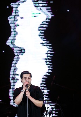رضابهرام خواننده پاپ در شب پایانی سی و هفتمین جشنواره موسیقی فجر،سالن میلاد نمایشگاه بین‌المللی تهران