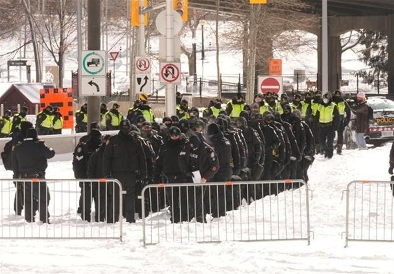 Police Arrest at Least 100 in Sweeping Operation to Dismantle Ottawa Protest