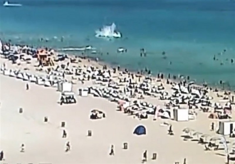 Helicopter Crashes near Crowded Miami Beach (+Video)