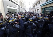 Yellow Vest Protesters Clash with Baton-Wielding Riot Police in Paris (+Video)