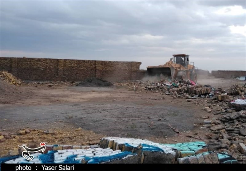 گزارش تسنیم نتیجه داد؛ تخریب ساخت و سازهای غیرمجاز در گناباد آغاز شد + تصاویر