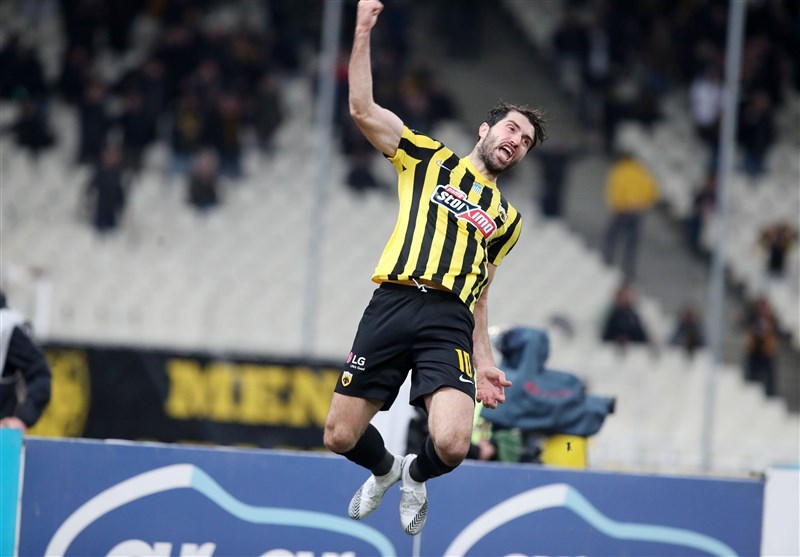 AEK Forward Ansarifard on Target against PAS Giannina