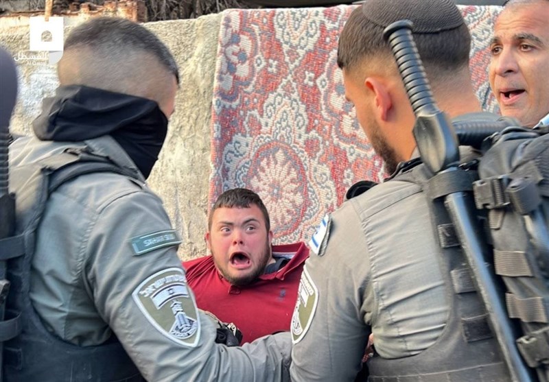 حمله نظامیان رژیم اسرائیل به جوان فلسطینی مبتلا به سندروم داون + فیلم