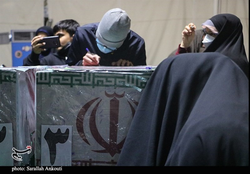 وداع مردم کرمان با پیکر مطهر 4 شهید گمنام دوران دفاع مقدس به روایت تصویر