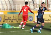 لیگ برتر فوتبال| تساوی یک نیمه‌ای پیکان و تراکتور با پنالتی هدر رفته