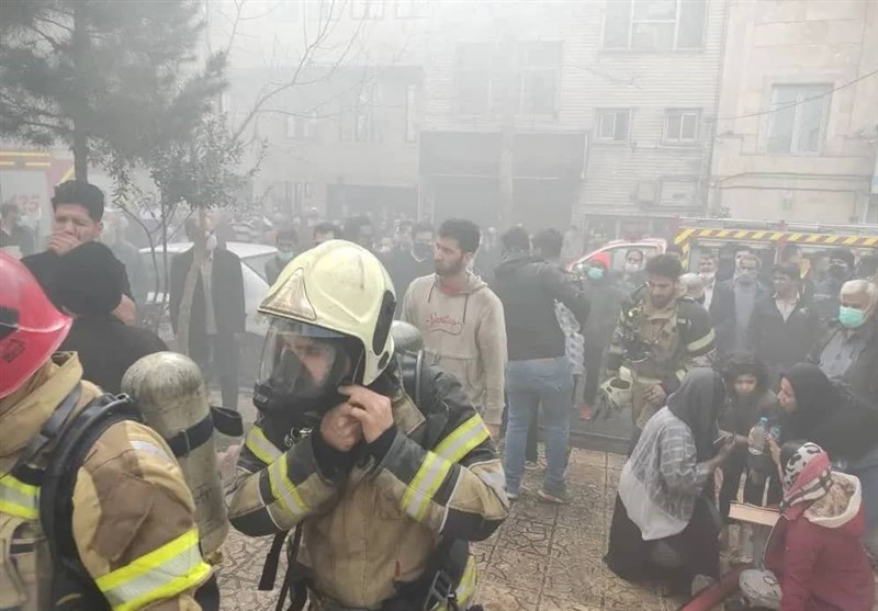 نجات 46 نفر در حادثه آتش‌سوزی مجتمع مسکونی + فیلم و تصاویر