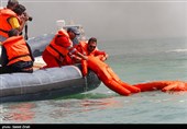 نجات جان 4 صیاد در منطقه دریایی تنب بزرگ و کوچک + فیلم