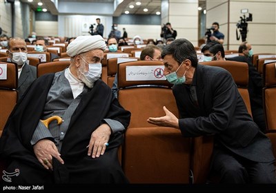 حجت‌الاسلام و المسلمین محمدی گلپایگانی رئیس دفتر مقام معظم رهبری و پرویز فتاح رئیس بنیاد مستضعفان در افتتاح همزمان 8927 طرح محرومیت‌زدایی بنیاد مستضعفان