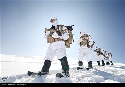 پیاده روی تاکتیکال نیروهای تیپ ویژه صابرین با استفاده از راکت برف 