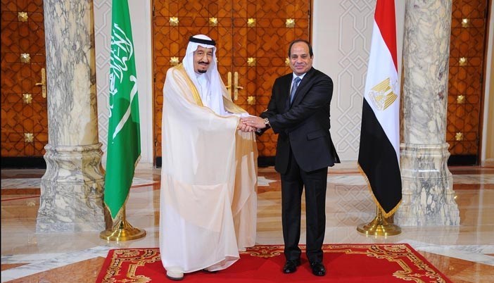 رایزنی رئیس جمهور مصر با ملک سلمان درباره تحولات منطقه‌ای