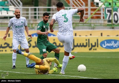 دیدار فوتبال تیم های ذوب آهن اصفهان و آلومینیوم اراک