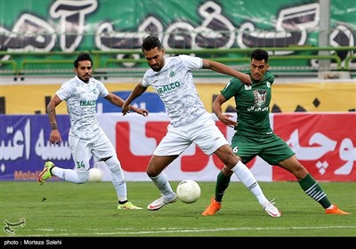 دیدار فوتبال تیم های ذوب آهن اصفهان و آلومینیوم اراک