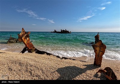 یکی از آثار به جا مانده از دوران دفاع مقدس کشتی های غرق شده در اطراف جزیره خارگ می باشد