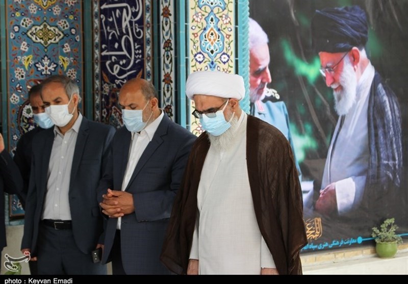 امام جمعه بوشهر: ترویج فرهنگ ایثار و شهادت جامعه را در برابر ترفندهای دشمنان بیمه می‌کند+تصویر