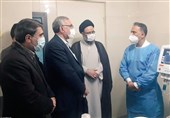 عیادت وزیر بهداشت از آیت‌الله علوی گرگانی از طرف امام خامنه‌ای