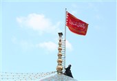 پرچم گنبد فیروزه‌ای مسجد مقدس جمکران در آستانه نیمه شعبان تعویض شد