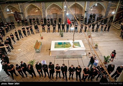 مراسم عزاداری روز تاسوعای حسینی با حضور هیئت‌ها و دسته‌های عزاداری در بازار تهران برگزار شد.