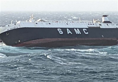  عملیات امداد و نجات سرنشینان کشتی مغروق در خلیج فارس ادامه دارد  