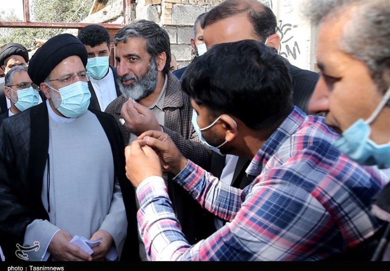 رئیس جمهور در خرمشهر: باید به دنبال رفع مشکلات مردم باشیم / تولید محور قرار گیرد + تصویر